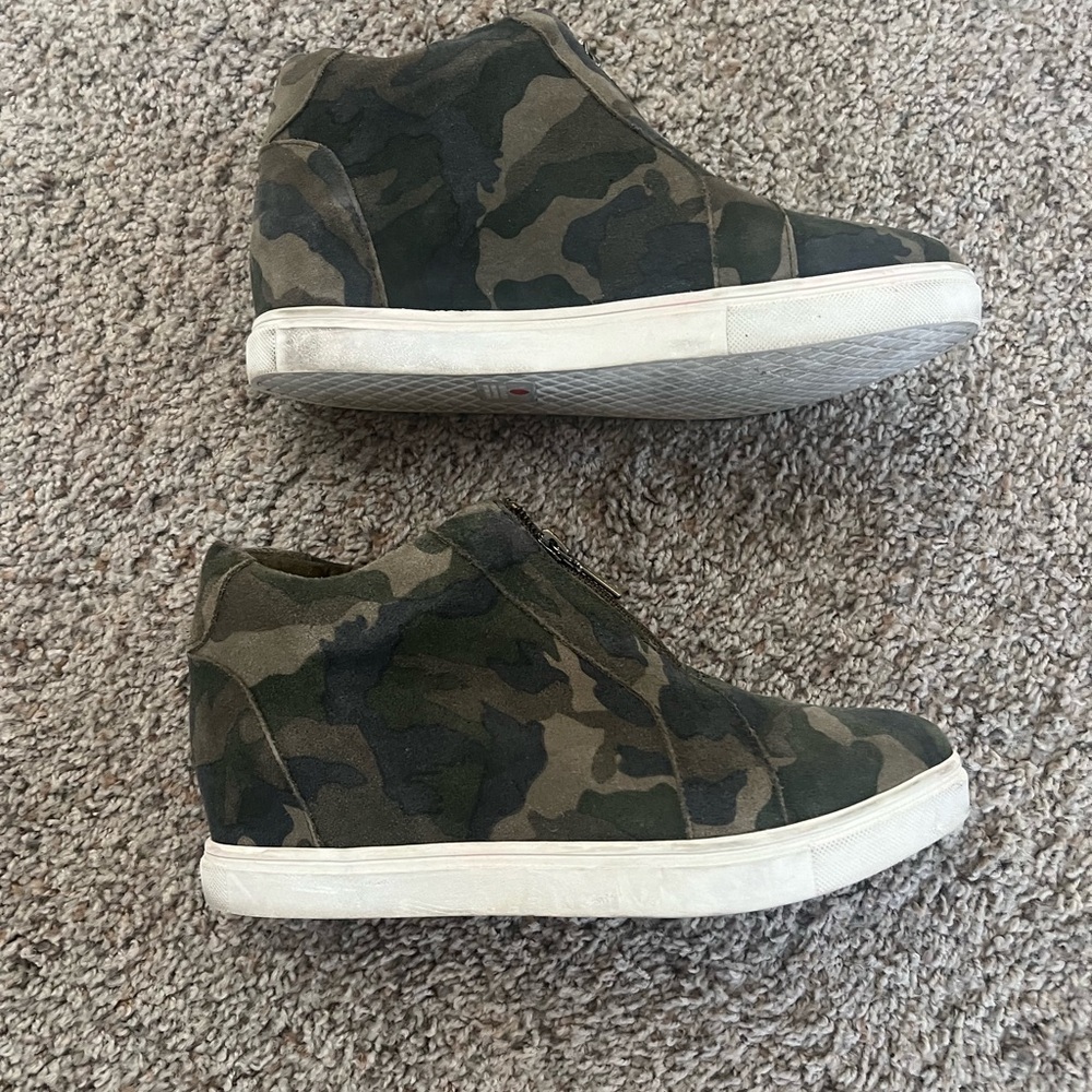 Waterproof sneakers - Picture 2 of 5